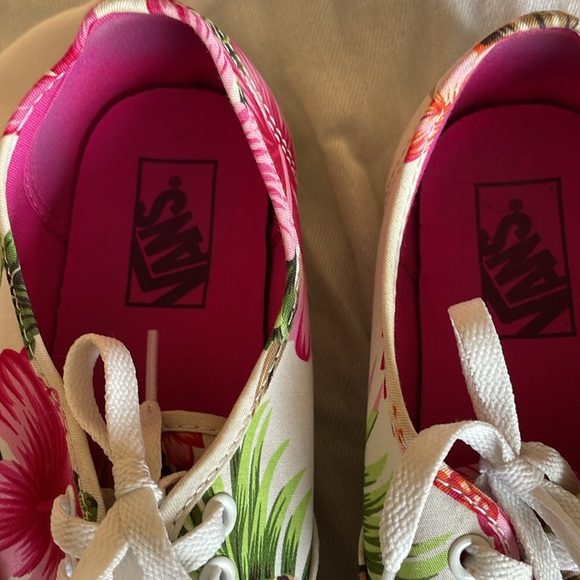 VANS ~ Hibiscus Lace Up Sneakers - Picture 4 of 8